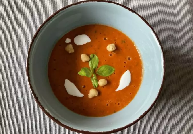 Geröstete Tomatensuppe aus dem Ofen - VeganMalAnders